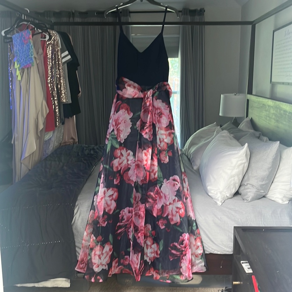Eliza J ballgown - never worn with tags still on 💕